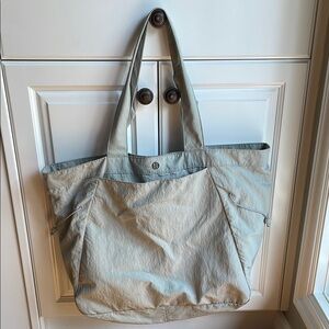 Lululemon Athletica Gray Casual Tote with Durable Design